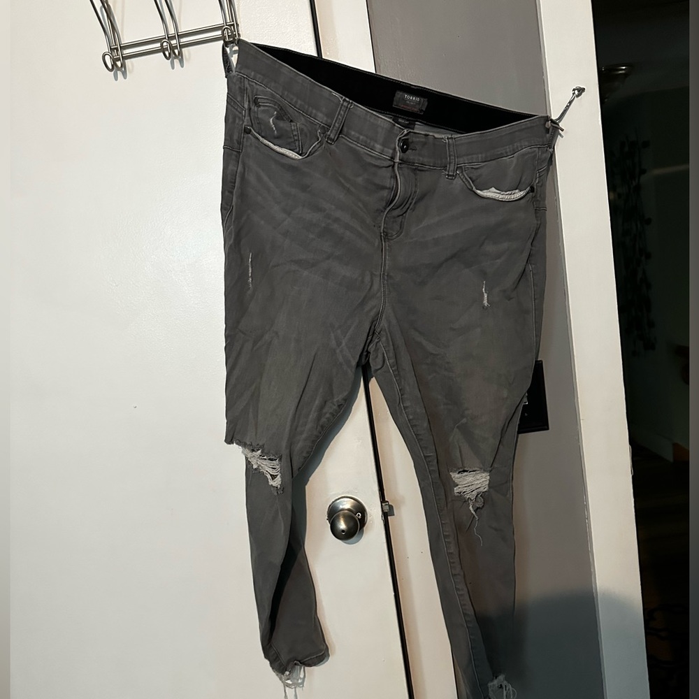 Torrid bombshell skinny ripped jeans